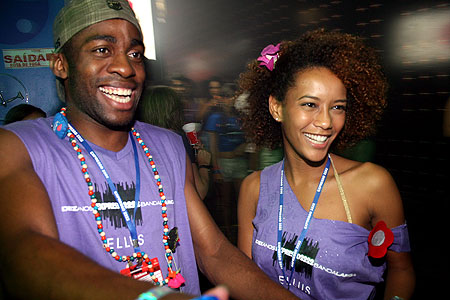 Como Customizar Abadás para o Carnaval 2013: Fotos e Passo a Passo